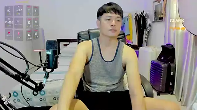 Snapshot of clarkdangerous chatting on June 30, 12:22 am clarkdangerous online show from June 30, 12:22 am
