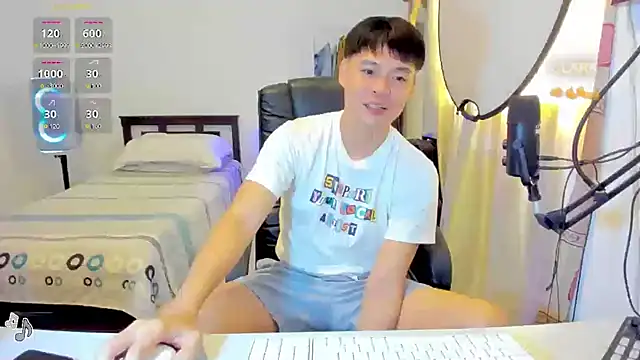 Snapshot of clarkdangerous chatting on July 8, 12:04 am clarkdangerous online show from July 8, 12:04 am
