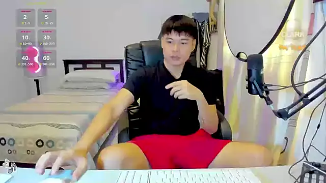 Snapshot of clarkdangerous chatting on July 13, 1:08 am clarkdangerous online show from July 13, 1:08 am
