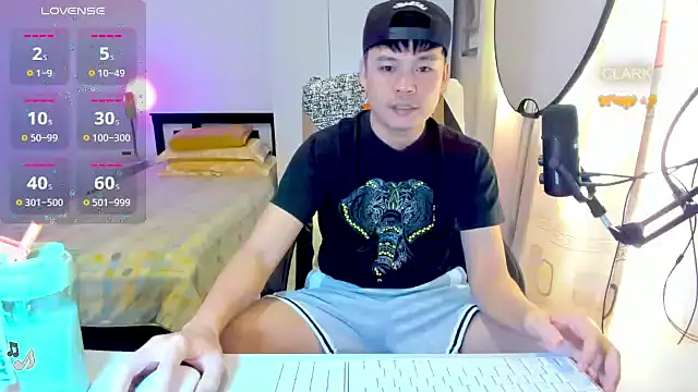 Snapshot of clarkdangerous chatting on July 24, 1:14 am clarkdangerous online show from July 24, 1:14 am