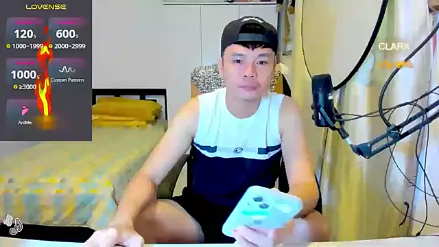 Snapshot of clarkdangerous chatting on July 31, 12:21 am clarkdangerous online show from July 31, 12:21 am