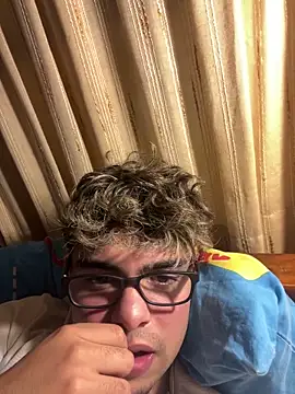 Snapshot of ElMen0r06 chatting on June 11, 3:48 am ElMen0r06 online show from June 11, 3:48 am