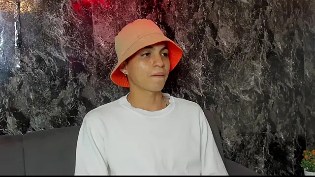 Snapshot of cameron_lux77 chatting on July 27, 3:35 am cameron lux77 online show from July 27, 3:35 am