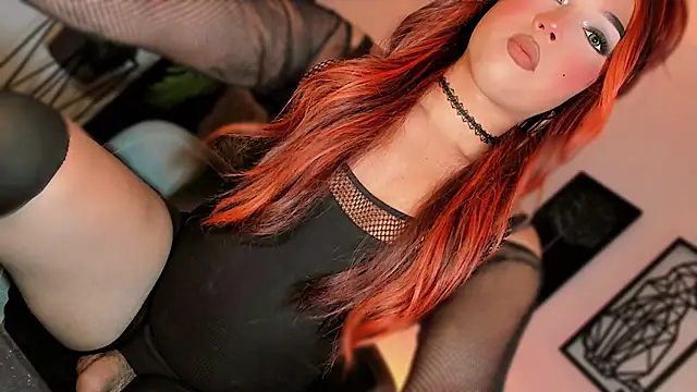 misstreslatin online show from June 8, 3:56 pm