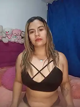 Snapshot of valery_castilloo chatting on June 17, 4:26 am valery castilloo online show from June 17, 4:26 am