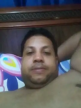 Snapshot of BustlingShirt chatting on June 14, 2:24 am BustlingShirt online show from June 14, 2:24 am