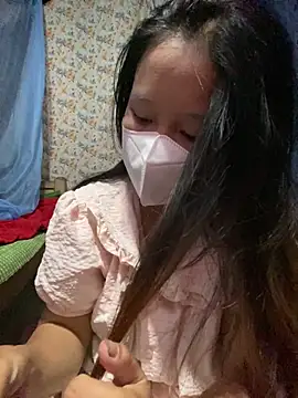 Snapshot of Yin-ri chatting on July 1, 3:23 pm Yin-ri online show from July 1, 3:23 pm