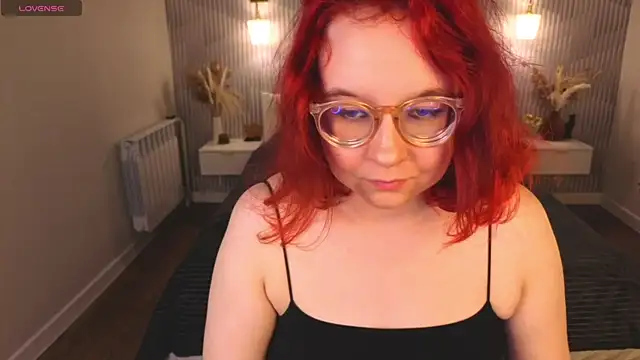 Snapshot of Aleks-casterrr chatting on June 26, 5:17 pm Aleks-casterrr online show from June 26, 5:17 pm