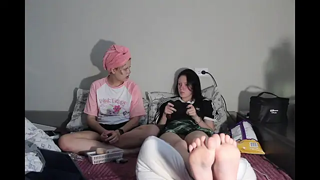 Snapshot of Catherine19Hunt chatting on June 28, 6:14 pm Catherine19Hunt online show from June 28, 6:14 pm