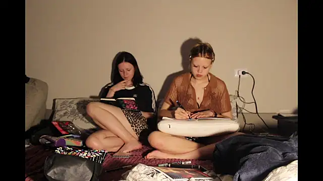 Snapshot of Catherine19Hunt chatting on July 2, 7:20 pm Catherine19Hunt online show from July 2, 7:20 pm