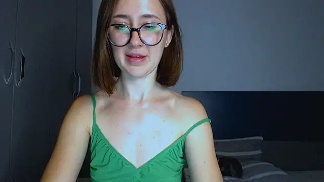 sofiacrystal online show from June 10, 3:55 pm