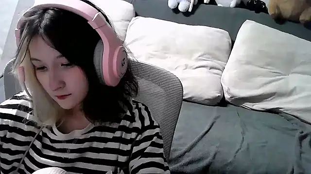 Snapshot of Lilfain_baby chatting on July 18, 12:20 pm Lilfain baby online show from July 18, 12:20 pm