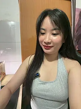 Snapshot of QuynhAnh99 chatting on June 13, 2:20 am QuynhAnh99 online show from June 13, 2:20 am