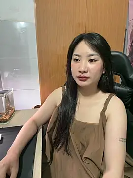 Snapshot of QuynhAnh99 chatting on June 15, 2:08 pm QuynhAnh99 online show from June 15, 2:08 pm