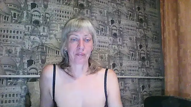 Snapshot of SkyGI chatting on June 18, 9:19 pm SkyGI online show from June 18, 9:19 pm