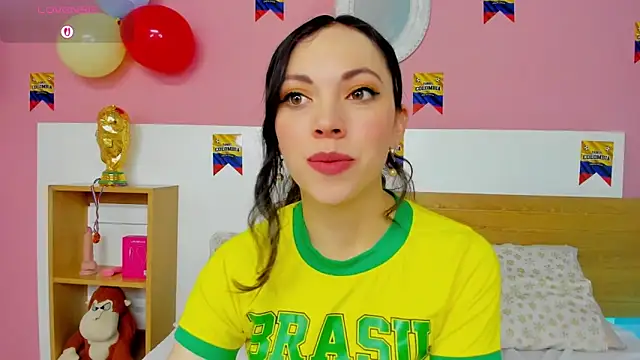 AshleyBenoitt online show from June 19, 1:15 pm