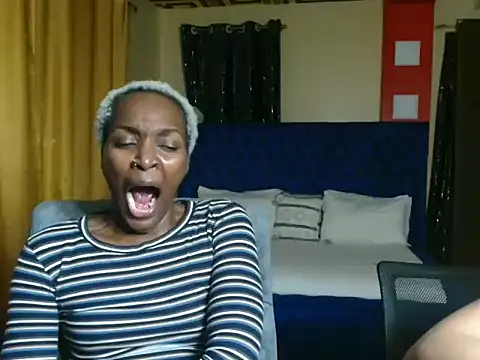 prettyshakimm online show from June 10, 5:01 pm
