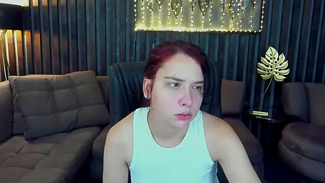 Snapshot of Livia_Shy chatting on June 20, 11:46 am Livia Shy online show from June 20, 11:46 am