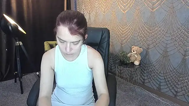 Snapshot of Livia_Shy chatting on June 24, 5:17 am Livia Shy online show from June 24, 5:17 am
