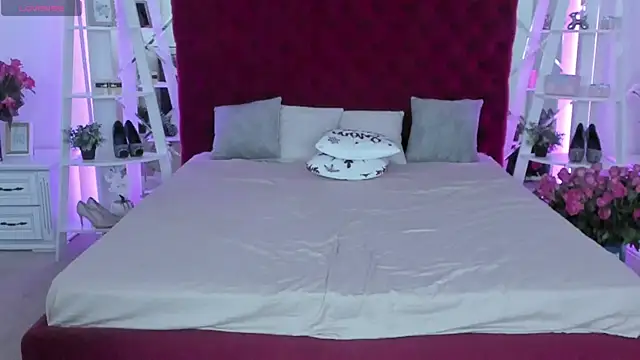Snapshot of Livia_Shy chatting on June 29, 10:15 am Livia Shy online show from June 29, 10:15 am