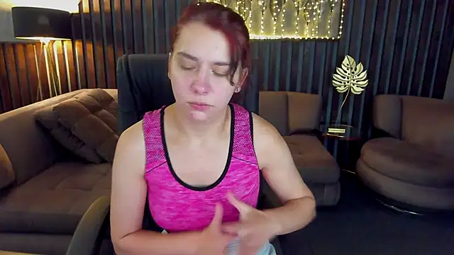 Snapshot of Livia_Shy chatting on July 5, 5:25 am Livia Shy online show from July 5, 5:25 am