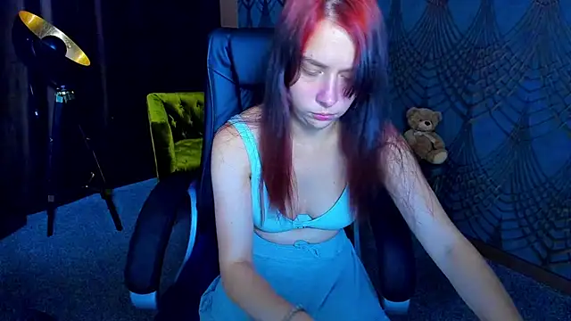 Snapshot of Livia_Shy chatting on July 16, 5:41 pm Livia Shy online show from July 16, 5:41 pm