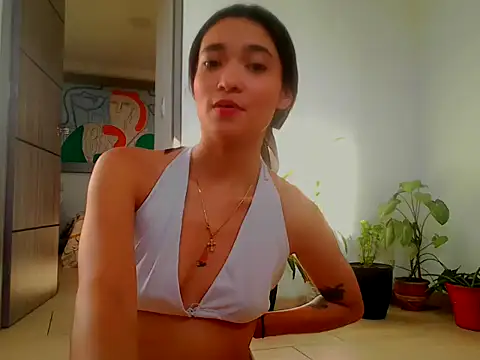 livi Moon online show from June 11, 9:35 pm