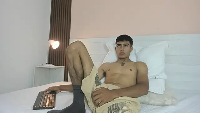 Snapshot of Bruno_fox chatting on July 15, 9:31 pm Bruno fox online show from July 15, 9:31 pm