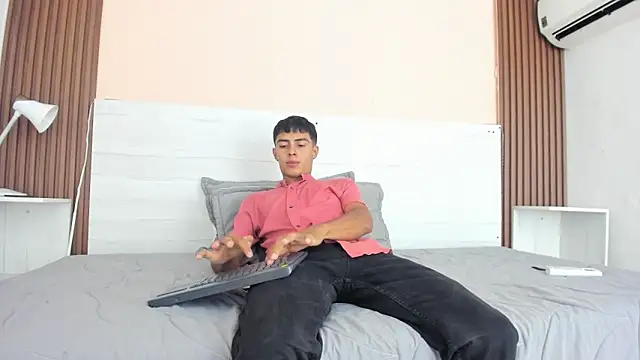Snapshot of Bruno_fox chatting on July 24, 8:07 pm Bruno fox online show from July 24, 8:07 pm