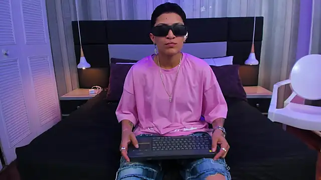 Pixelriott online show from June 16, 8:00 pm
