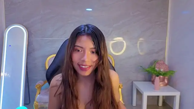 Snapshot of lisa_s1 chatting on July 4, 8:15 pm lisa s1 online show from July 4, 8:15 pm