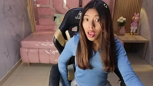 Snapshot of lisa_s1 chatting on July 21, 8:00 pm lisa s1 online show from July 21, 8:00 pm