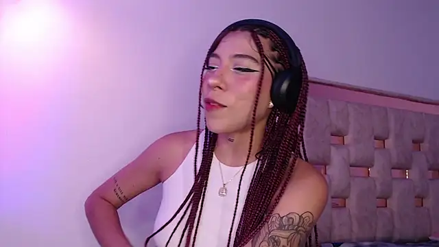 Snapshot of LAILA_GOMEZ1 chatting on July 1, 2:46 am LAILA GOMEZ1 online show from July 1, 2:46 am