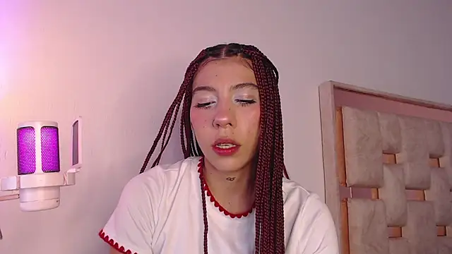 Snapshot of LAILA_GOMEZ1 chatting on July 3, 1:12 am LAILA GOMEZ1 online show from July 3, 1:12 am