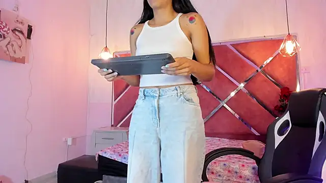Carla Alvez online show from June 12, 1:54 pm