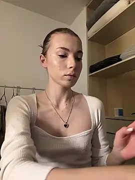 Snapshot of AlisaRussel chatting on June 21, 4:31 pm AlisaRussel online show from June 21, 4:31 pm