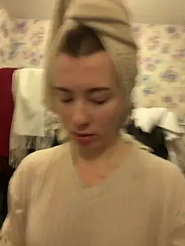 Snapshot of AlisaRussel chatting on June 28, 2:34 pm AlisaRussel online show from June 28, 2:34 pm