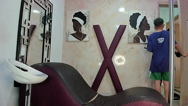 BLACK AND WHITET online show from June 18, 1:17 am
