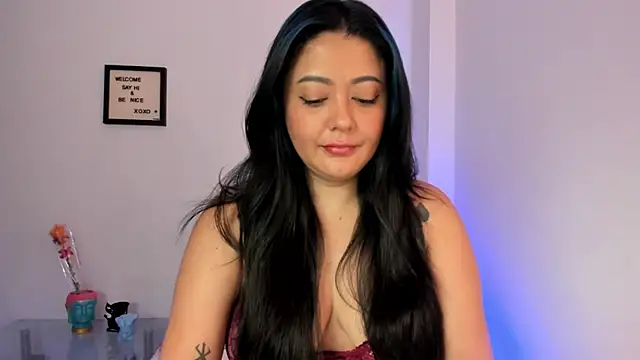 Snapshot of LauraToro_ chatting on January 19, 3:16 pm LauraToro online show from January 19, 3:16 pm