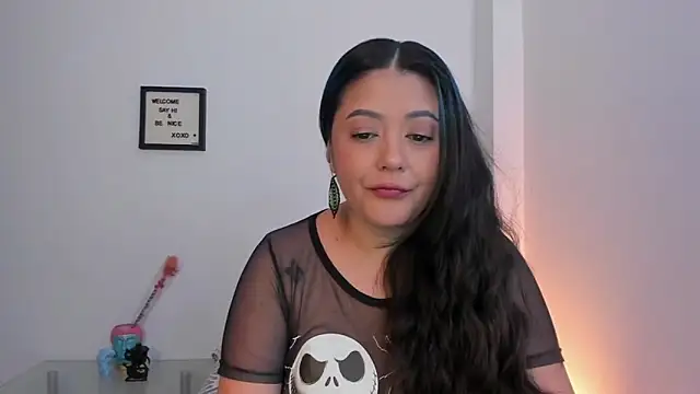 Snapshot of LauraToro_ chatting on February 24, 1:09 pm LauraToro online show from February 24, 1:09 pm