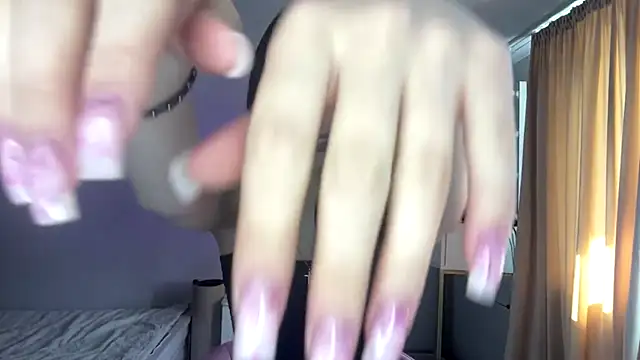 amelialiana online show from June 13, 1:42 pm