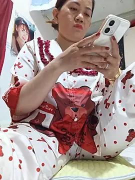 Snapshot of Forever9s chatting on June 18, 10:30 am Forever9s online show from June 18, 10:30 am