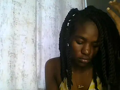 Snapshot of Lola_Allure chatting on June 27, 12:22 pm Lola Allure online show from June 27, 12:22 pm