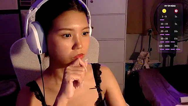 Snapshot of urgrl_portia chatting on June 19, 12:09 pm urgrl portia online show from June 19, 12:09 pm