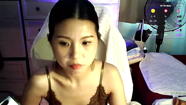 Snapshot of urgrl_portia chatting on July 22, 10:18 am urgrl portia online show from July 22, 10:18 am