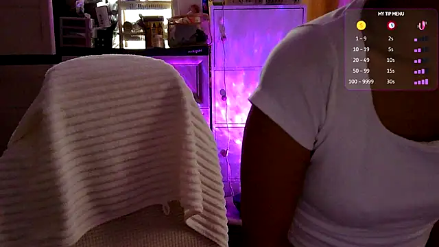 Snapshot of urgrl_portia chatting on July 24, 9:51 am urgrl portia online show from July 24, 9:51 am
