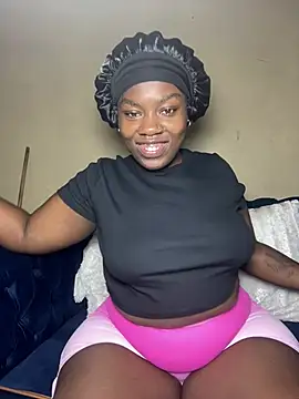 Snapshot of BigBootyBrie01 chatting on June 18, 9:14 am BigBootyBrie01 online show from June 18, 9:14 am