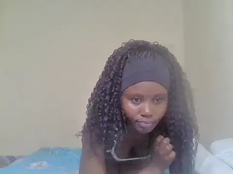 cute bee online show from July 21, 10:45 pm
