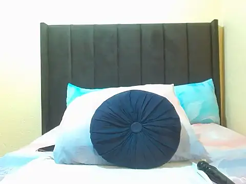 NaughtyLuux12 online show from June 12, 5:45 pm