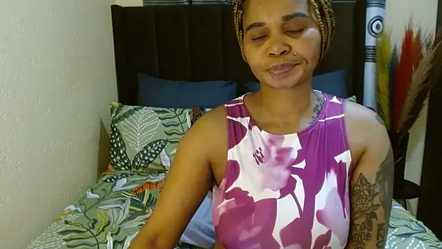 Snapshot of NaughtyLuux12 chatting on July 23, 4:21 am NaughtyLuux12 online show from July 23, 4:21 am